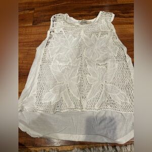 Very adorable Elodie tank top in size large
